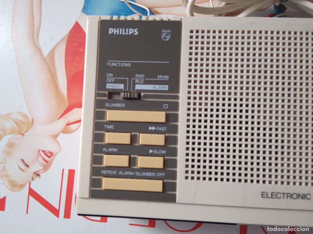 Radios antiguas: RADIO TRANSISTOR PHILIPS ELECTRONIC CLOCK D3140 - Foto 2