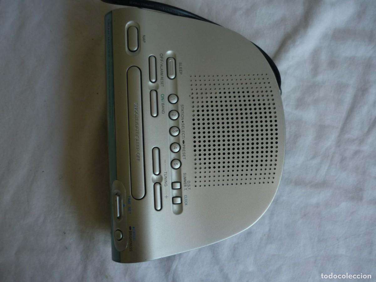 Radios antiguas: Radio reloj despertador Sony ICF-C273, funcionando - Foto 8