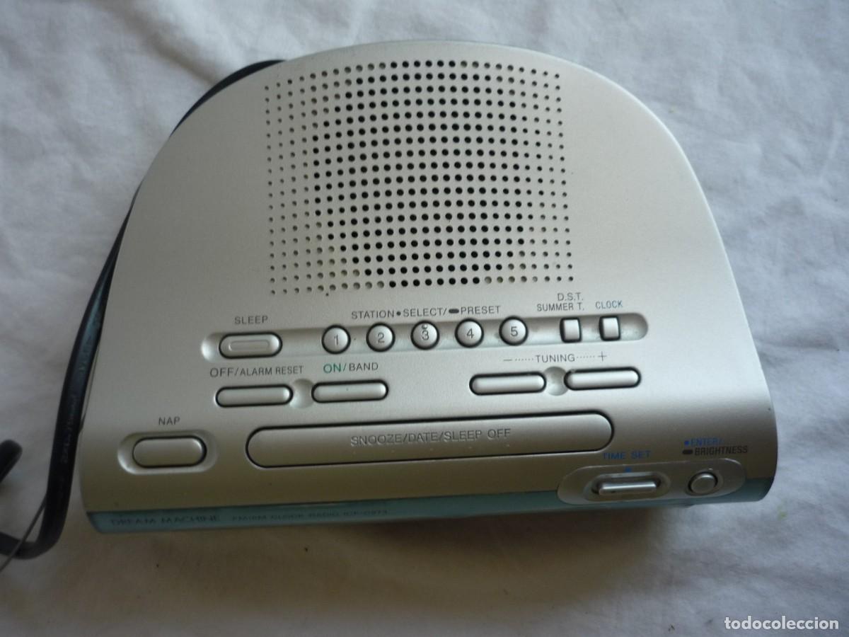Radios antiguas: Radio reloj despertador Sony ICF-C273, funcionando - Foto 9