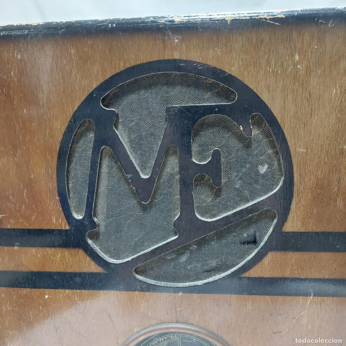 Radios antiguas: Antigua radio de madera MF - Foto 3