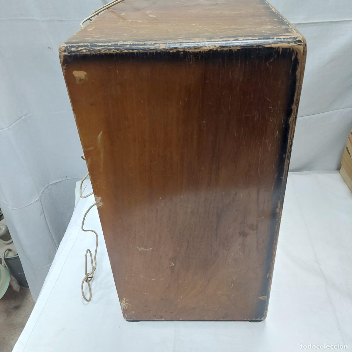 Radios antiguas: Antigua radio de madera MF - Foto 6