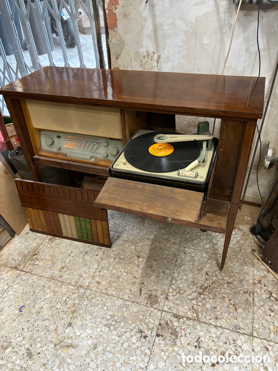 Radios antiguas: Radio y tocadiscos antiguo - Foto 8