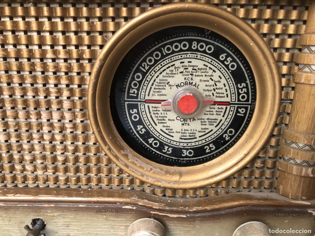 Radios antiguas: Radio antigua de madera de valvulas - Foto 4