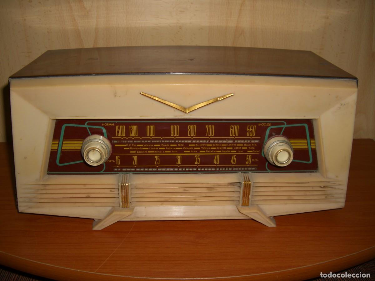 Radios antiguas: RADIO HELVECO MADERA BAQUELITA - Foto 1