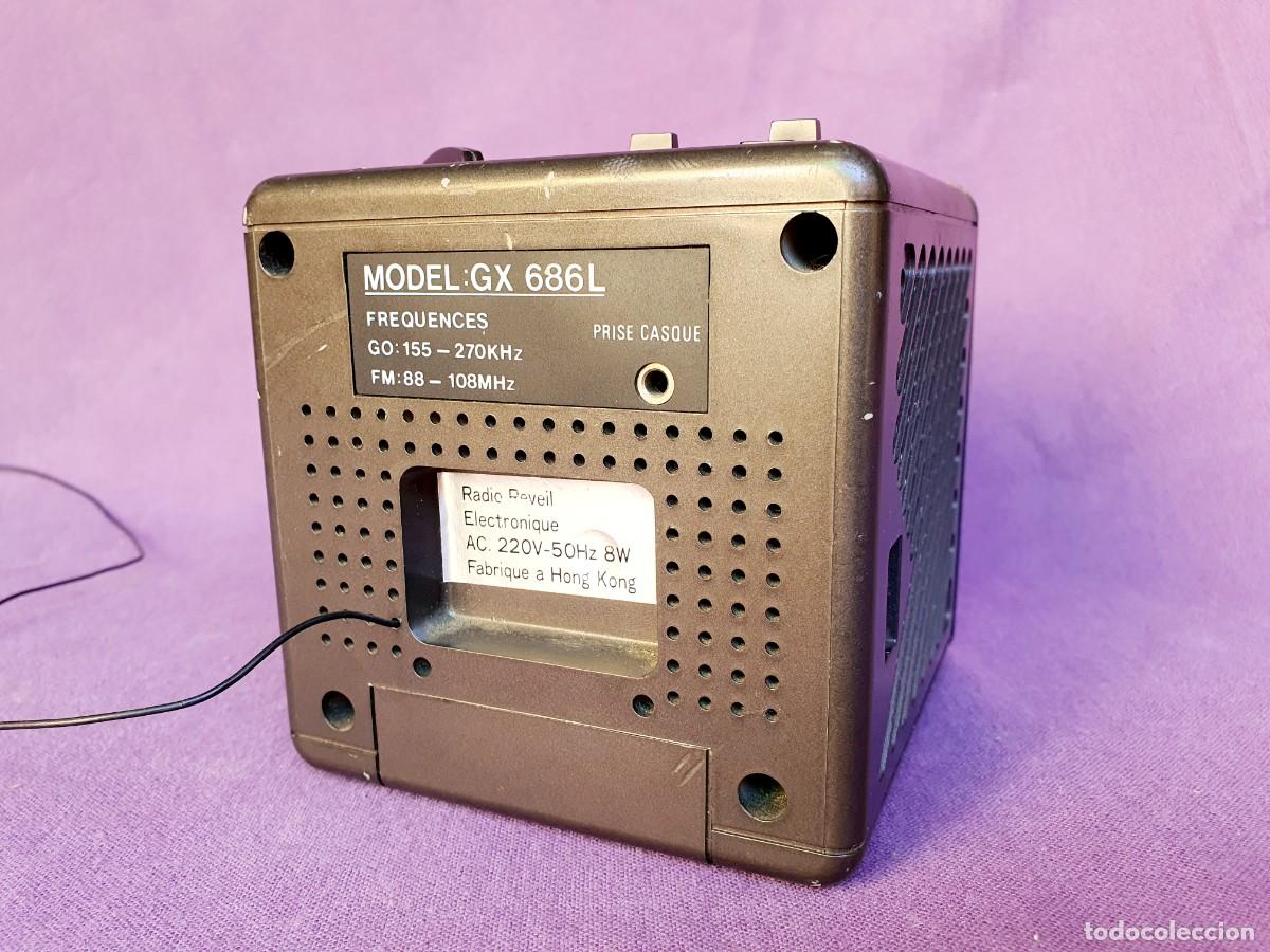 Radios antiguas: Radio despertador CUBE de Klerbox, 1980. - Foto 4