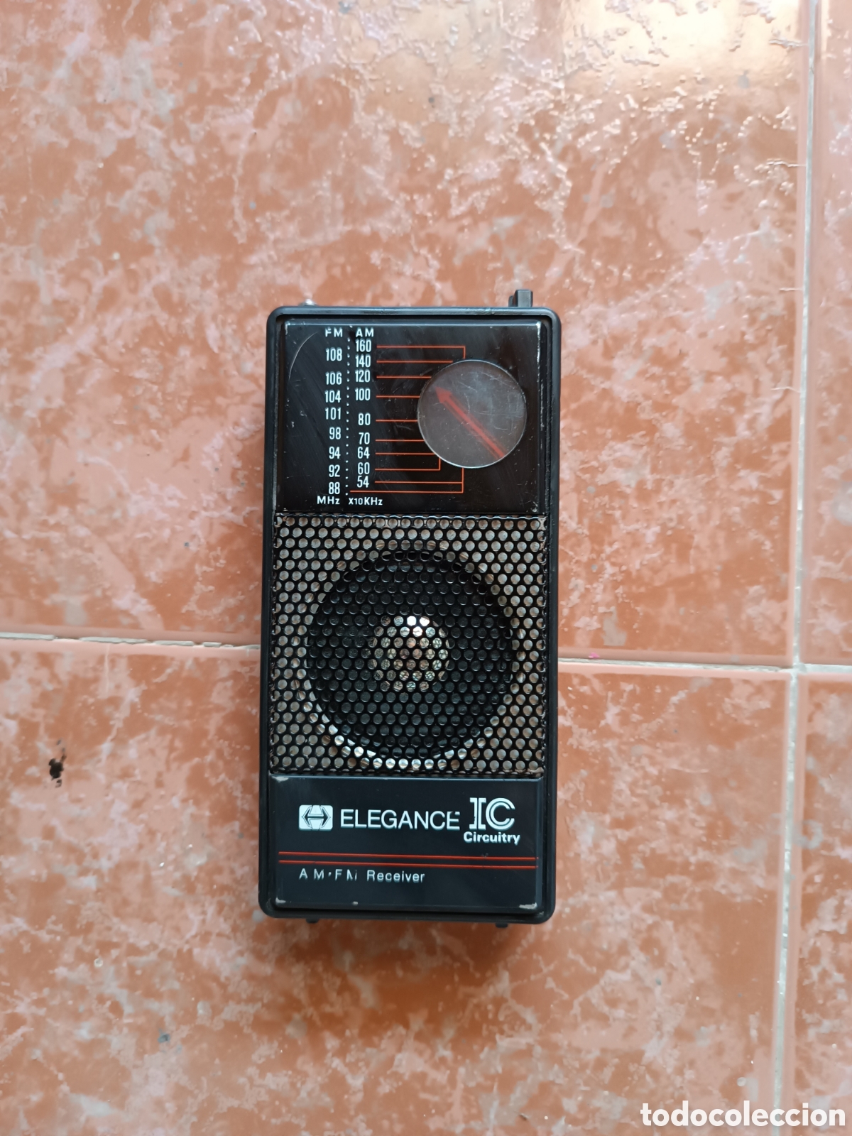 Radios antiguas: Radio antigua port&aacute;til marca Elegance - Foto 1