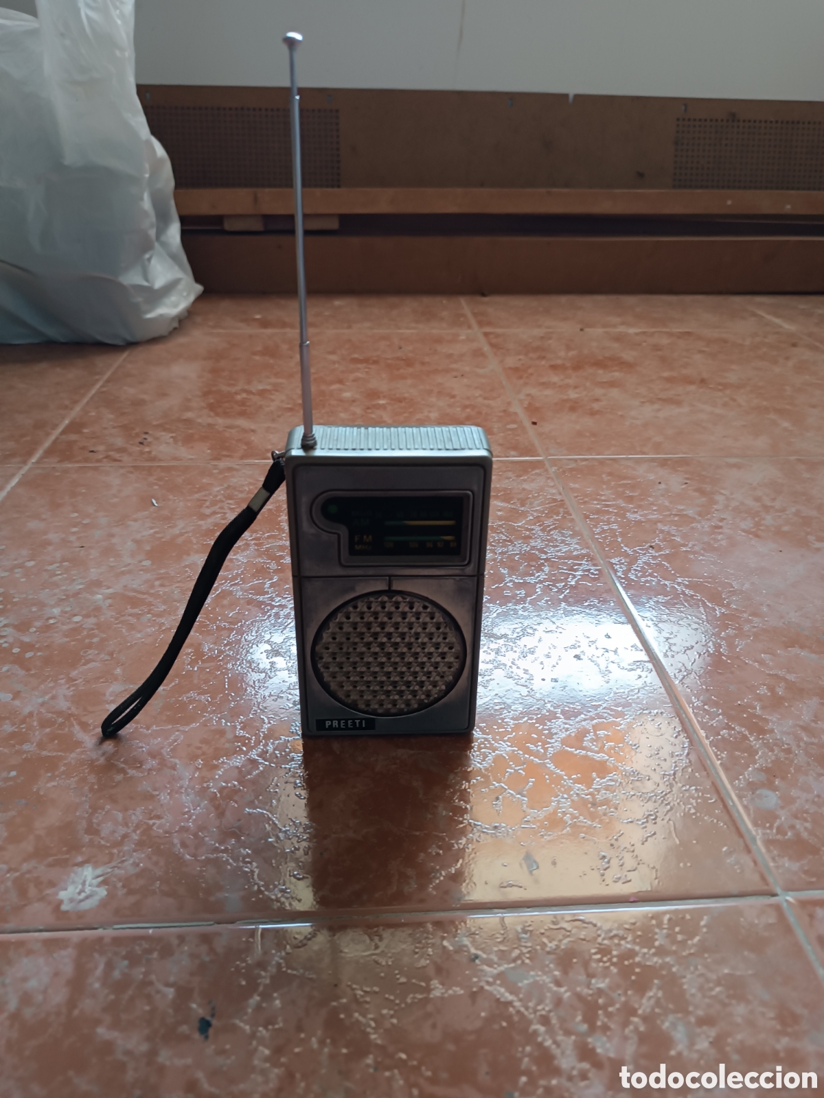 Radios antiguas: Radio antigua de bolsillo marca Preeti - Foto 2