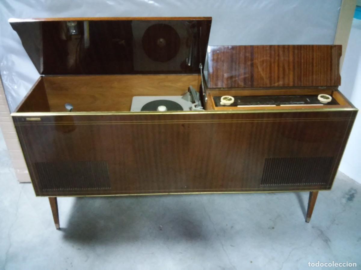 Radios antiguas: Excepcional y exclusivo mueble radio tocadiscos PHILIPS - Foto 3