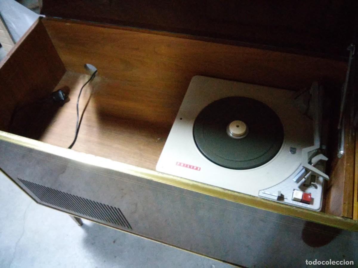 Radios antiguas: Excepcional y exclusivo mueble radio tocadiscos PHILIPS - Foto 5