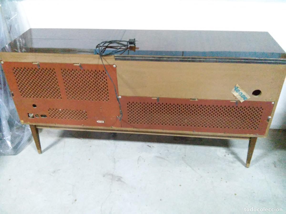 Radios antiguas: Excepcional y exclusivo mueble radio tocadiscos PHILIPS - Foto 8