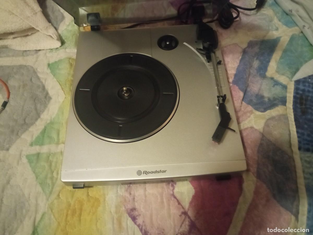 Radios antiguas: Giradiscos Roadstar TTL-8800 MINI TURNTABLE - Foto 2
