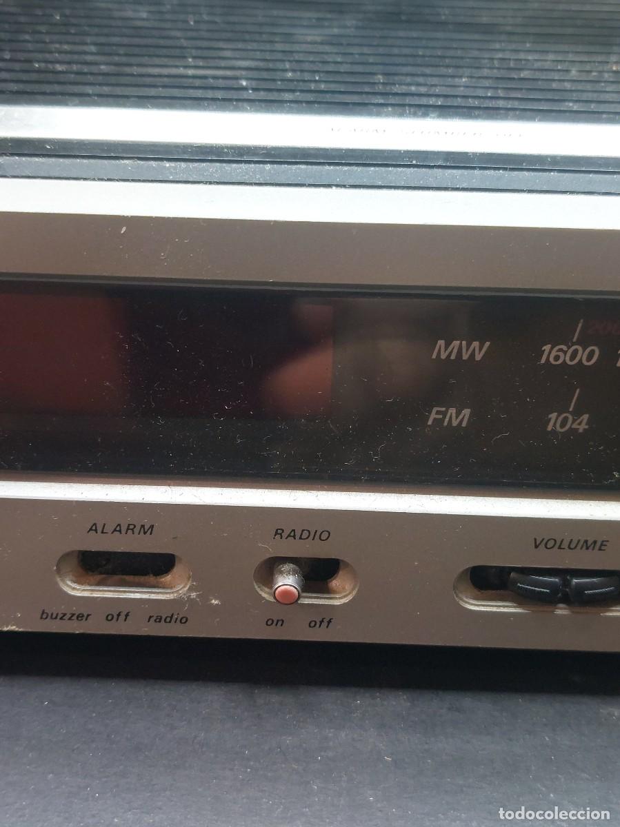 Radios antiguas: RADIO DESPERTADOR PHILIPS ** NO FUNCIONA BIEN** - Foto 4