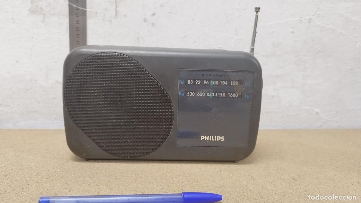 Radios antiguas: Radio transistor marca Philips mod. AE 2130 ,funciona a la luz.Va sin cable. - Foto 1