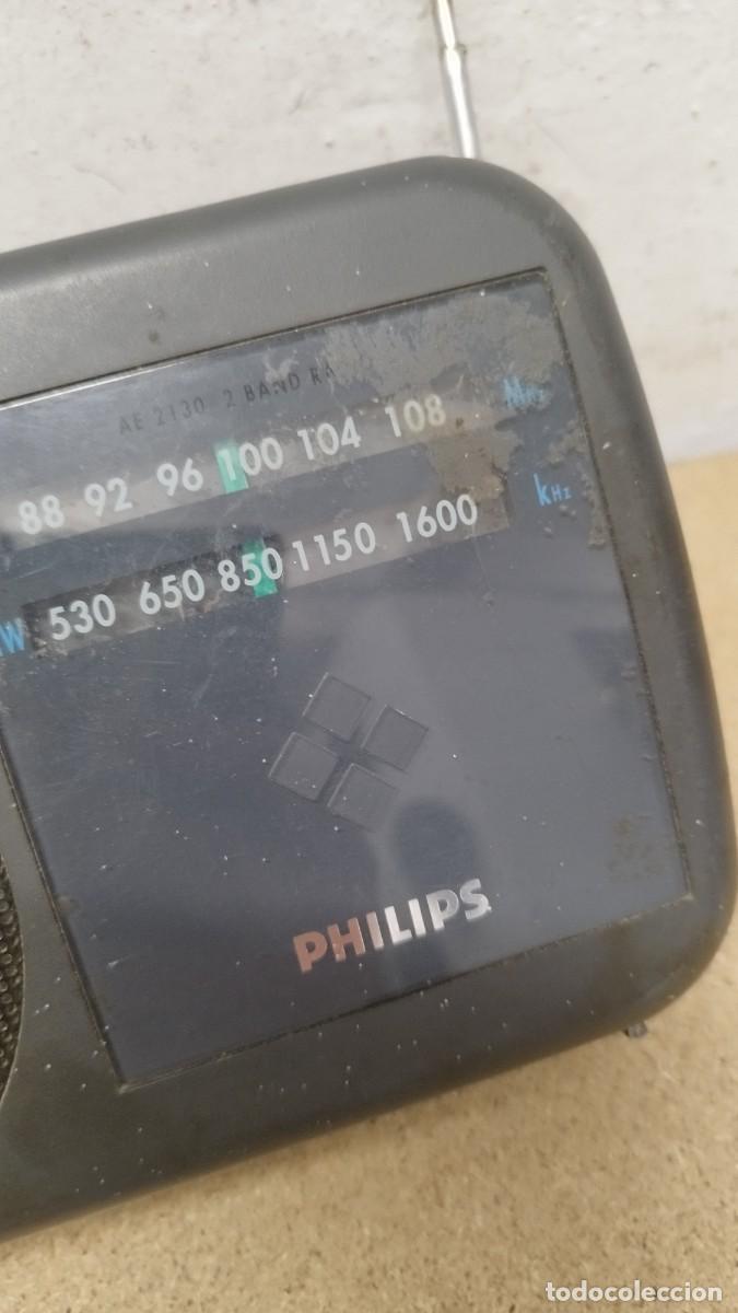 Radios antiguas: Radio transistor marca Philips mod. AE 2130 ,funciona a la luz.Va sin cable. - Foto 4