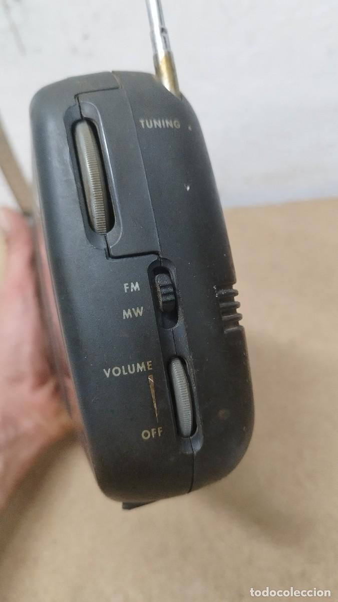 Radios antiguas: Radio transistor marca Philips mod. AE 2130 ,funciona a la luz.Va sin cable. - Foto 5