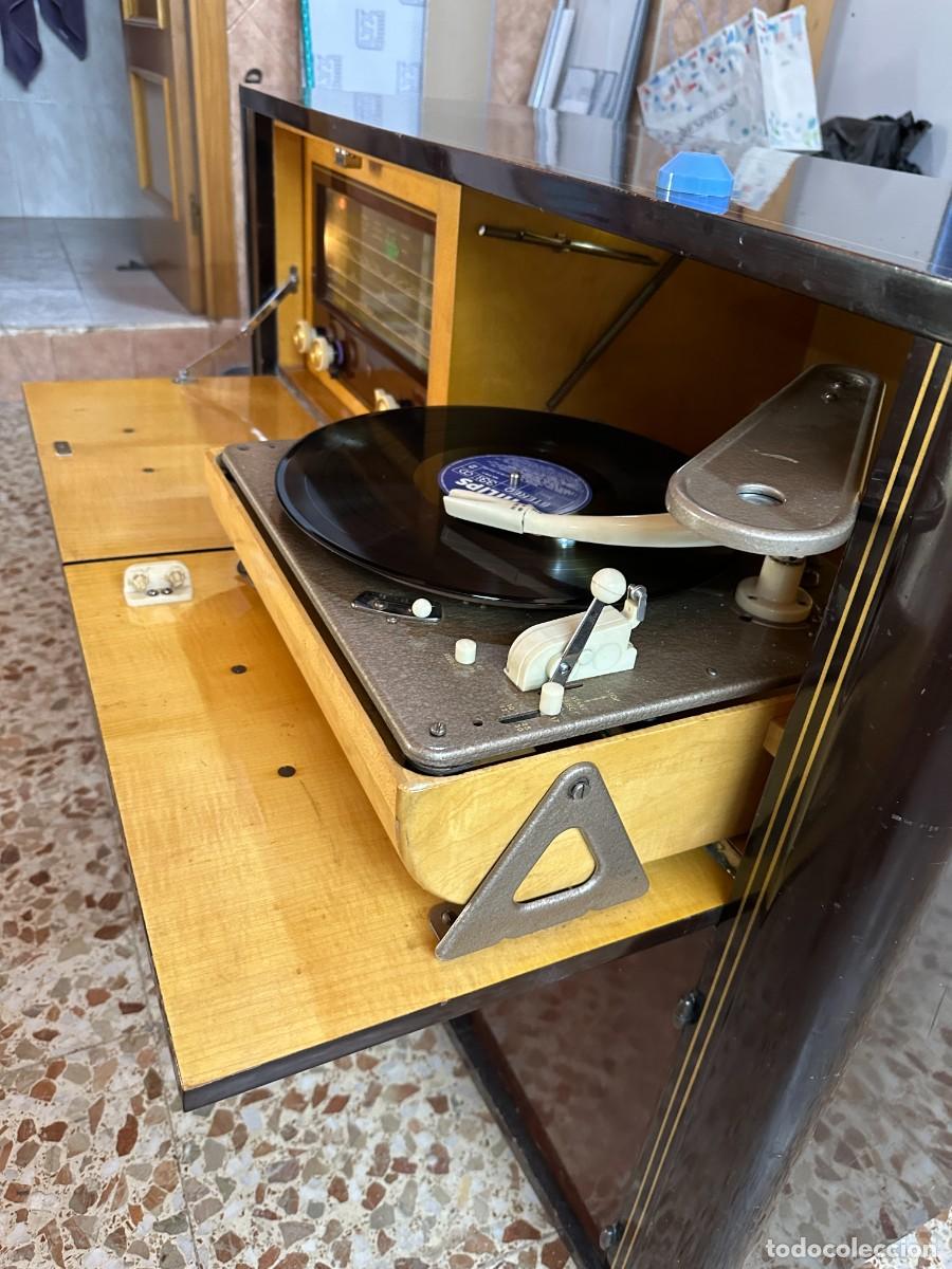 Radios antiguas: mueble Radio-tocadiscos a V&aacute;lvulas Philips FX723A-03 - Foto 5