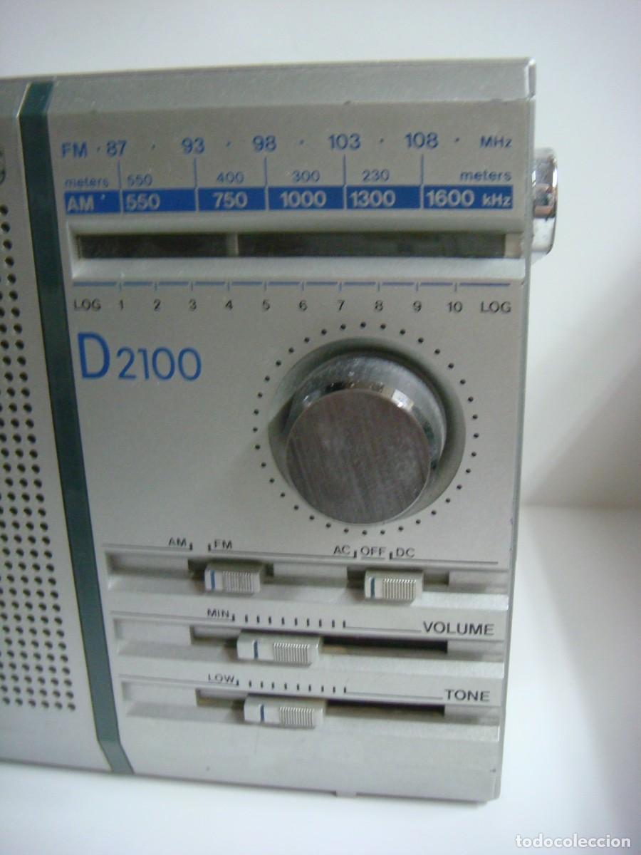 Radios antiguas: TRANSISTOR DE PHILIPS 2 BAND PORTABLE RECEIVER FUNCIONANDO CON PILAS (&) - Foto 3