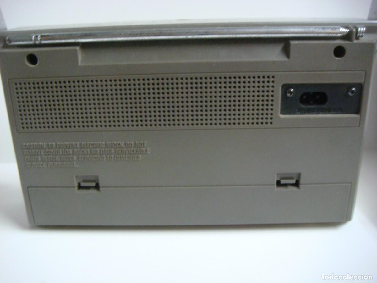 Radios antiguas: TRANSISTOR DE PHILIPS 2 BAND PORTABLE RECEIVER FUNCIONANDO CON PILAS (&) - Foto 4