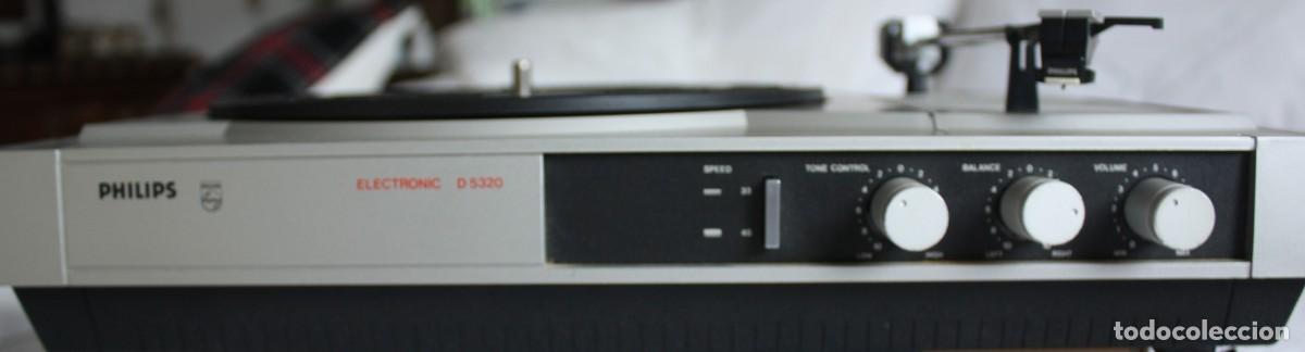Radios antiguas: ANTIGUO TOCADISCOS PHILIPS - FUNCIONANDO - Foto 3