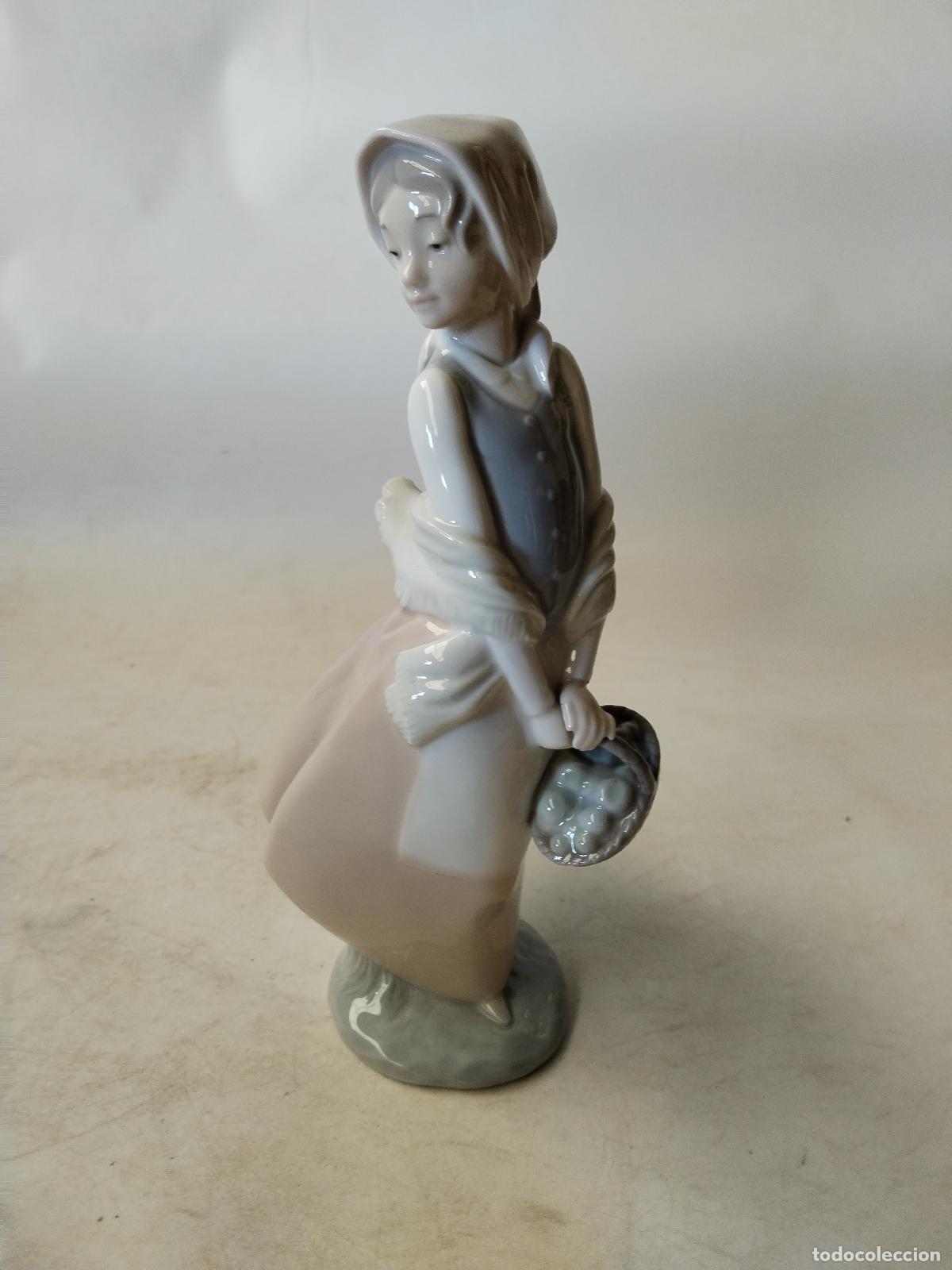 Radios antiguas: nao lladro figura mujer con cesta - Foto 1