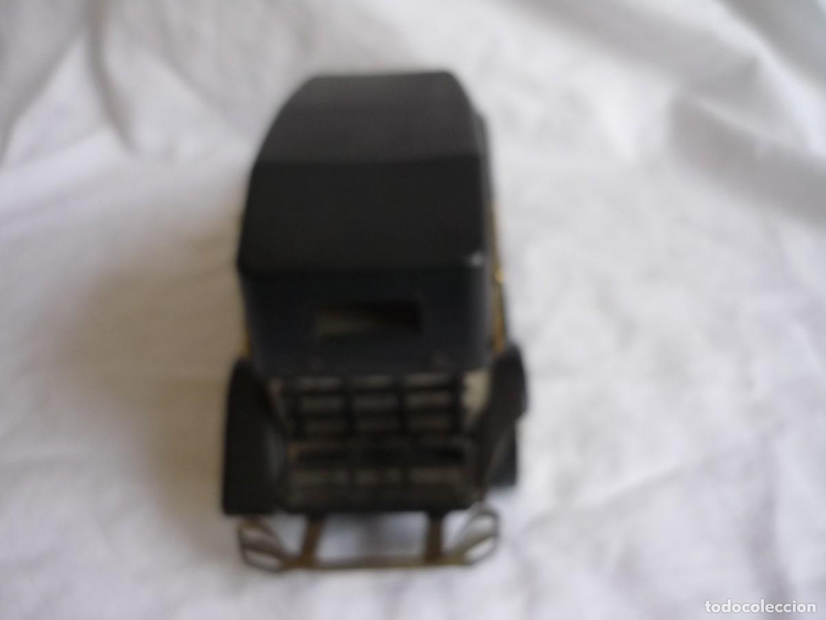 Radios antiguas: Radio a pilas en forma de Coche antiguo funcionando - Foto 5