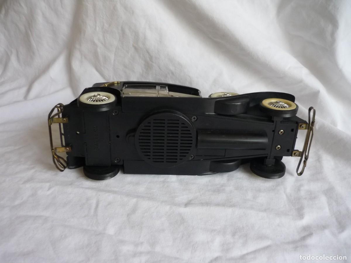 Radios antiguas: Radio a pilas en forma de Coche antiguo funcionando - Foto 7