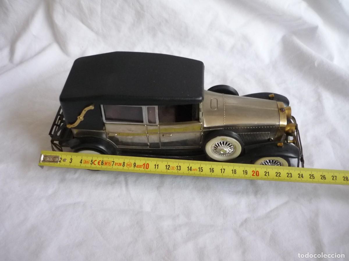 Radios antiguas: Radio a pilas en forma de Coche antiguo funcionando - Foto 8