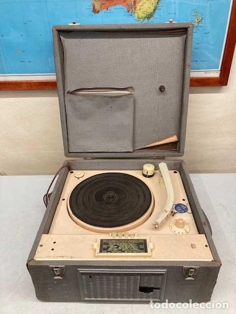 Radios antiguas: Maletin tocadiscos LA VOIX DE SON MAITRE - Foto 1