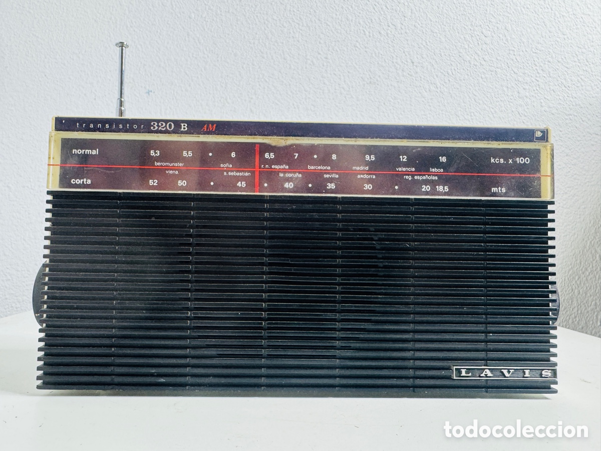 Radios antiguas: Lavis 320 B Transistor Radio Spain 1970 - Foto 2