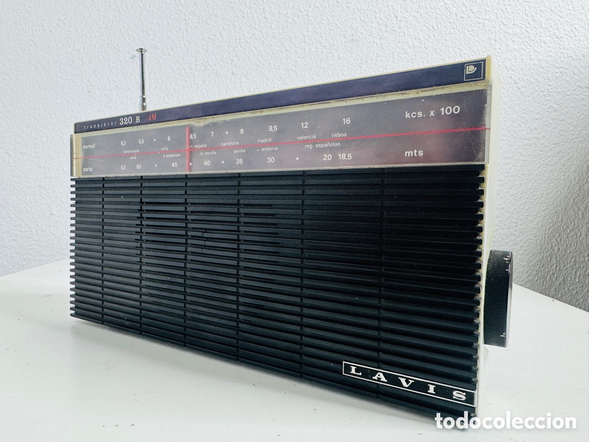 Radios antiguas: Lavis 320 B Transistor Radio Spain 1970 - Foto 3