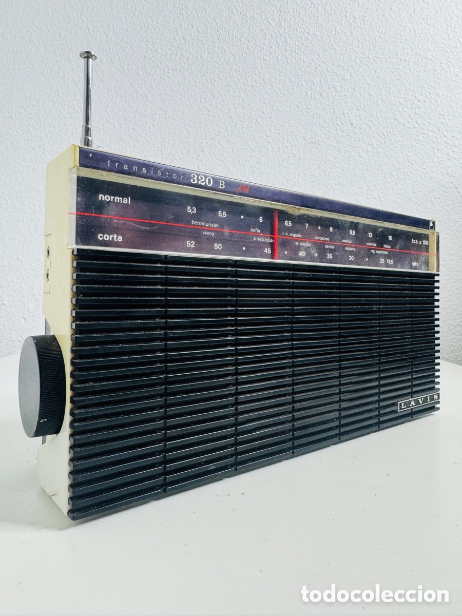 Radios antiguas: Lavis 320 B Transistor Radio Spain 1970 - Foto 1