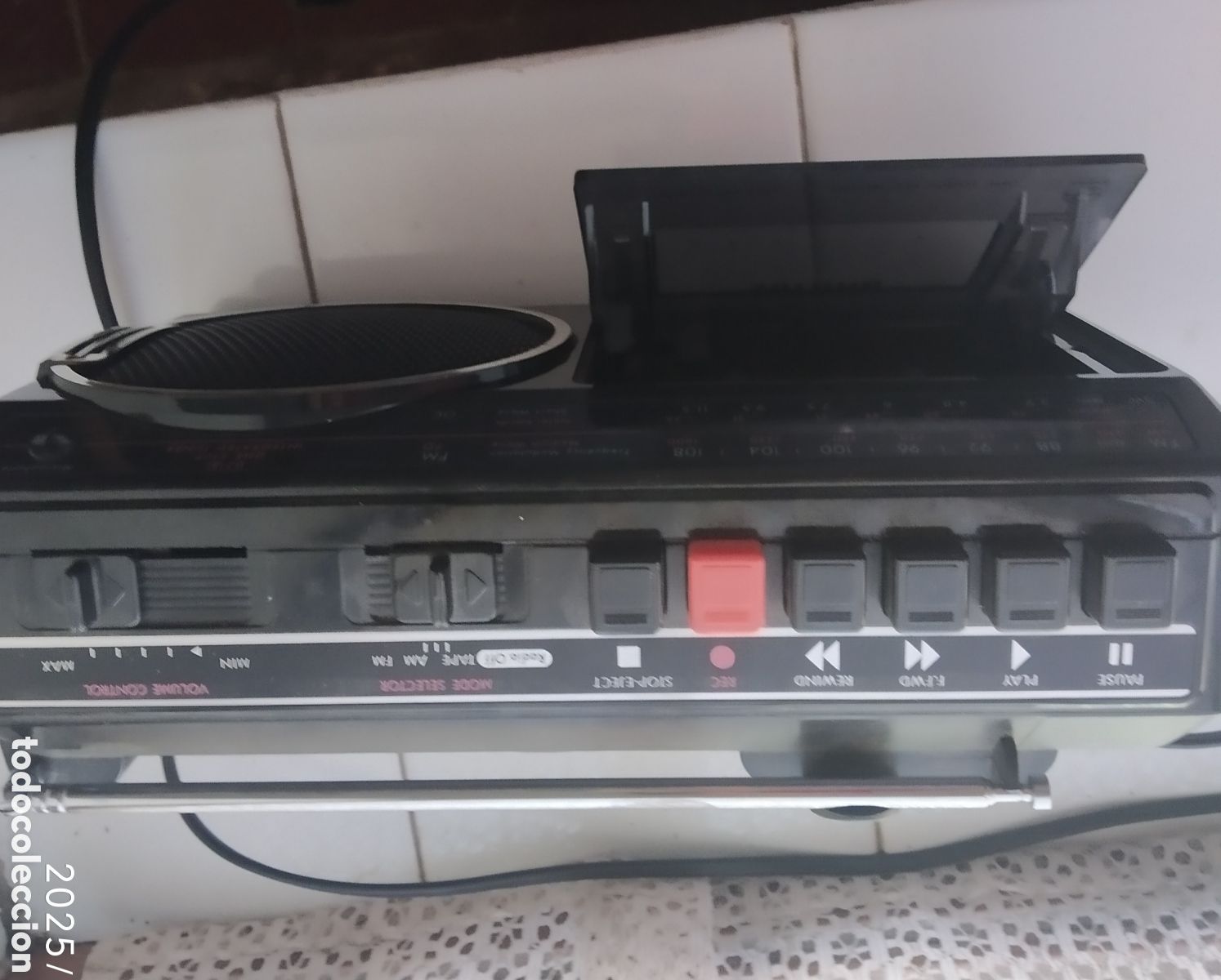 Radios antiguas: Radio cassette antiguo. - Foto 2