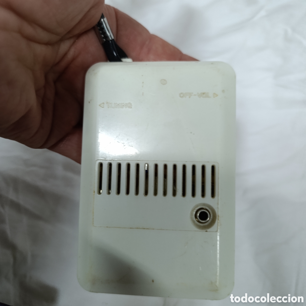 Radios antiguas: Radio transistor vintage Sharp, a pilas - Foto 2