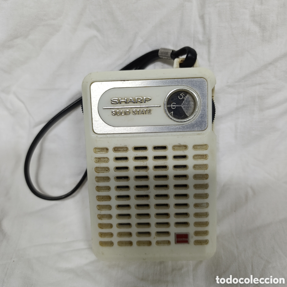 Radios antiguas: Radio transistor vintage Sharp, a pilas - Foto 1