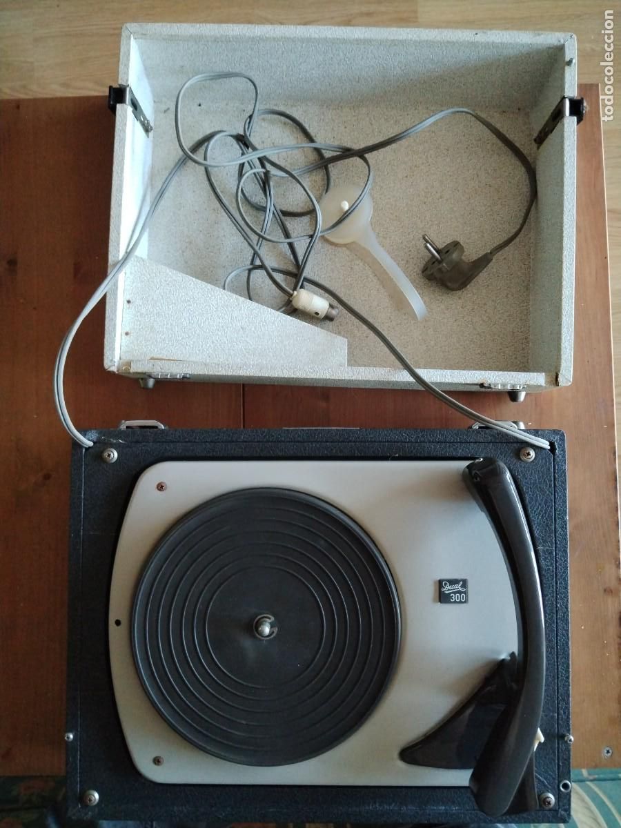 Radios antiguas: Tocadiscos dual 300 con maletin - Foto 1