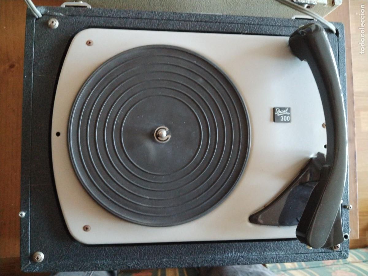 Radios antiguas: Tocadiscos dual 300 con maletin - Foto 2