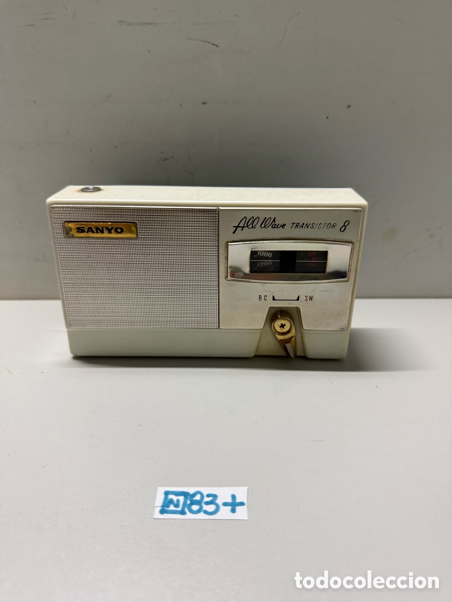 Radios antiguas: Radio transistor SANYO Deluxe All Wave - Foto 1