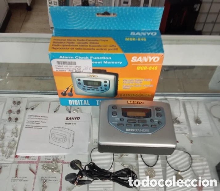 Radios antiguas: WALKMAN SANYO CON CAJA - Foto 1