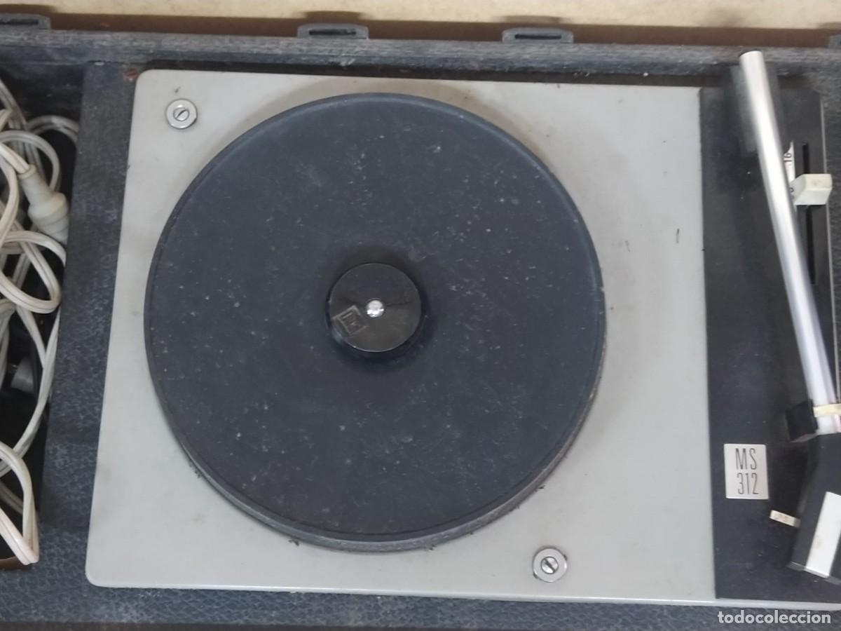 Radios antiguas: Tocadiscos Invicta port&aacute;til - Foto 10