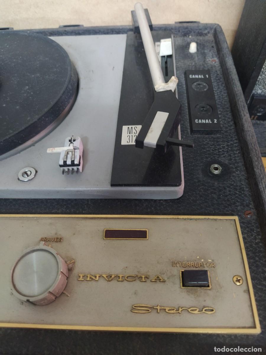 Radios antiguas: Tocadiscos Invicta port&aacute;til - Foto 16