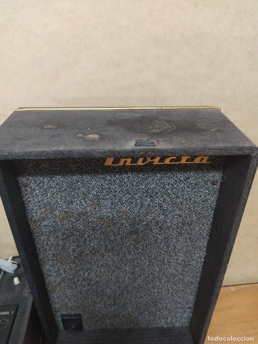Radios antiguas: Tocadiscos Invicta port&aacute;til - Foto 17