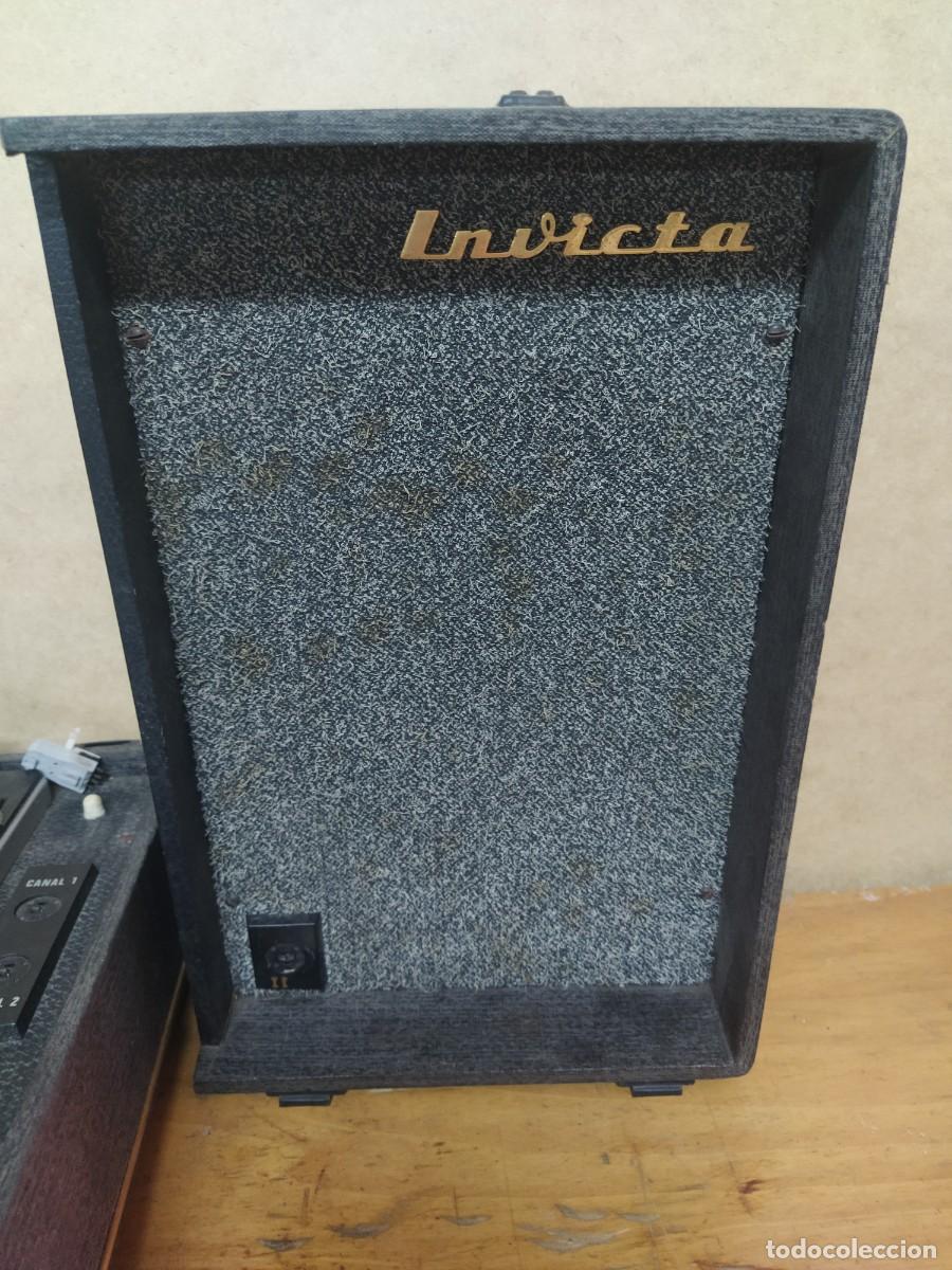 Radios antiguas: Tocadiscos Invicta port&aacute;til - Foto 18