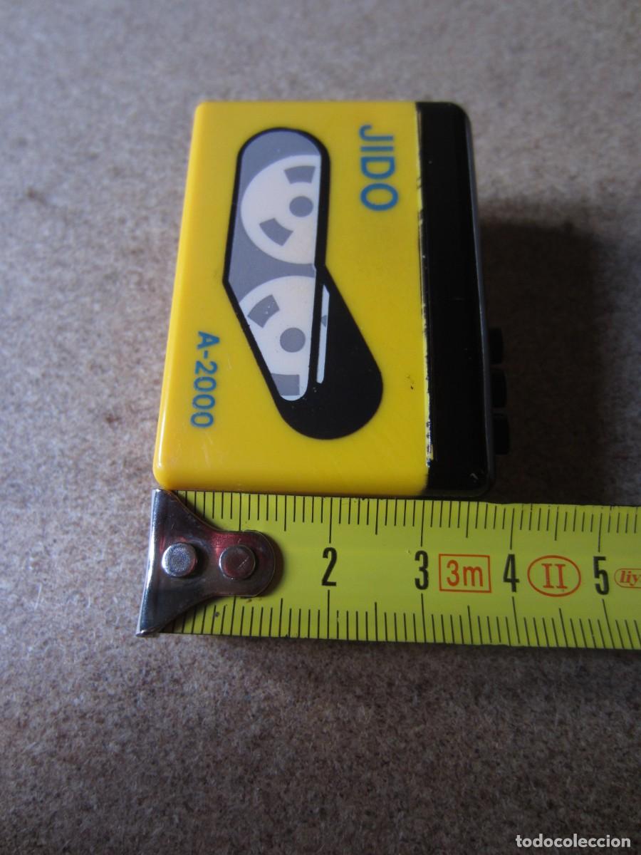 Radios antiguas: Radio peque&ntilde;a con forma de Walkman (DEFECTUOSA) - Foto 9