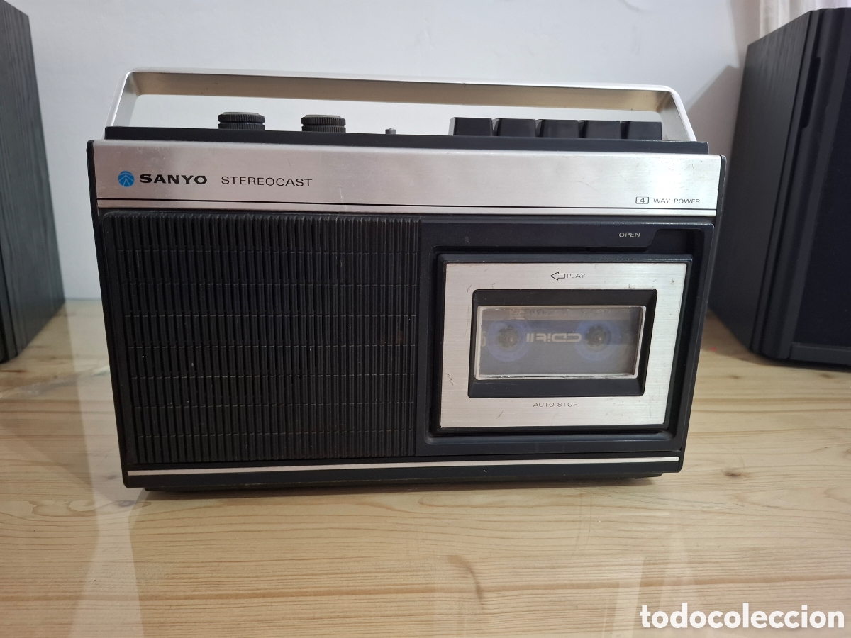 Radios antiguas: Cassette port&aacute;til Sanyo M4200 - Foto 1