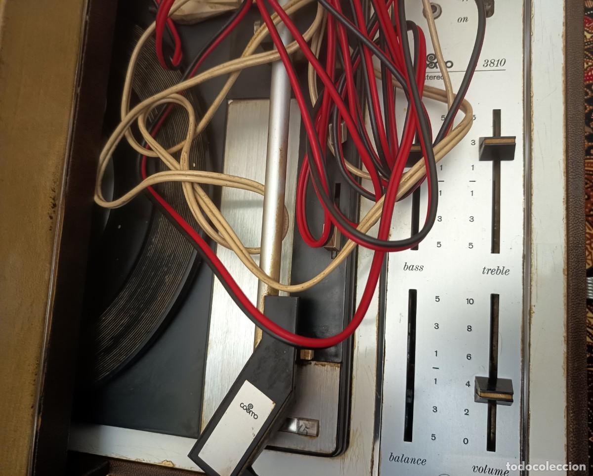 Radios antiguas: TOCADISCOS DE MALETA CON DOS ALTAVOCES COSMO 3810, FUNCIONANDO BIEN - Foto 4