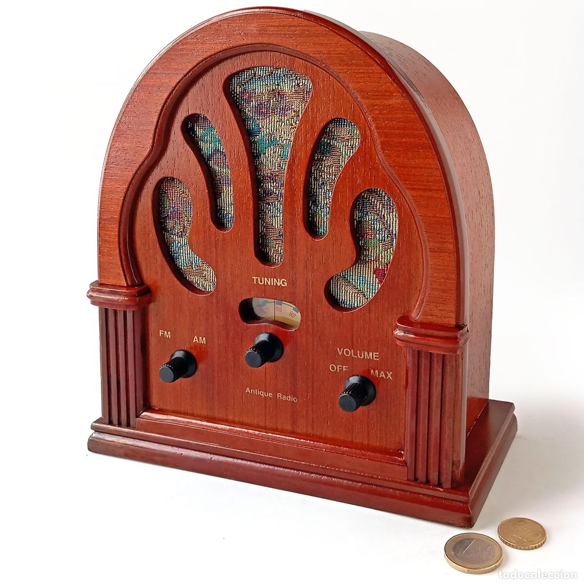 Radios antiguas: RADIO RETRO TIPO CAPILLA DE COLECCI&Oacute;N FUNCIONANDO 24X20cm - Foto 1