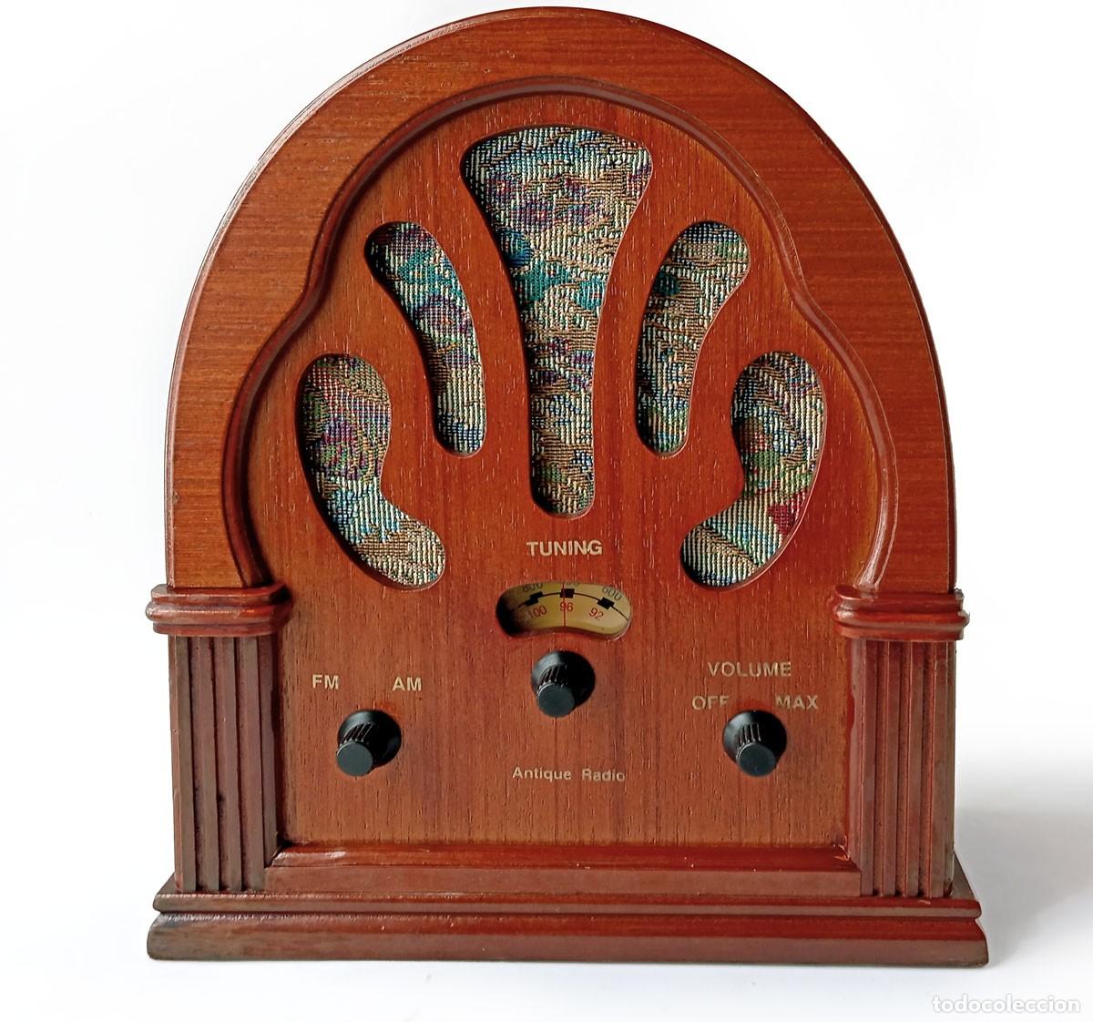 Radios antiguas: RADIO RETRO TIPO CAPILLA DE COLECCI&Oacute;N FUNCIONANDO 24X20cm - Foto 3