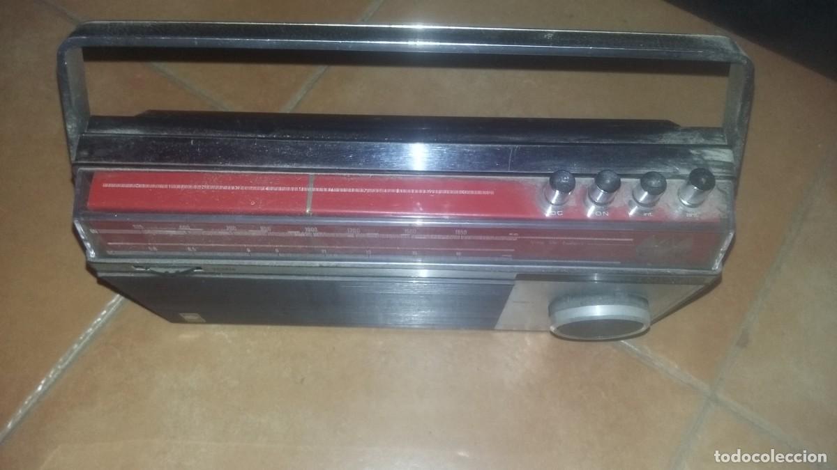 Radios antiguas: RADIO TRANSISTOR VANGUARD MODELO SUPER CENTAURO. FUNCIONA. - Foto 2