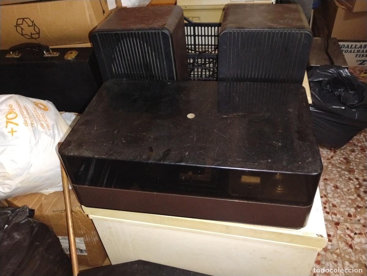Radios antiguas: Tocadiscos Tit&aacute;n y altavoces incluidos - Foto 1