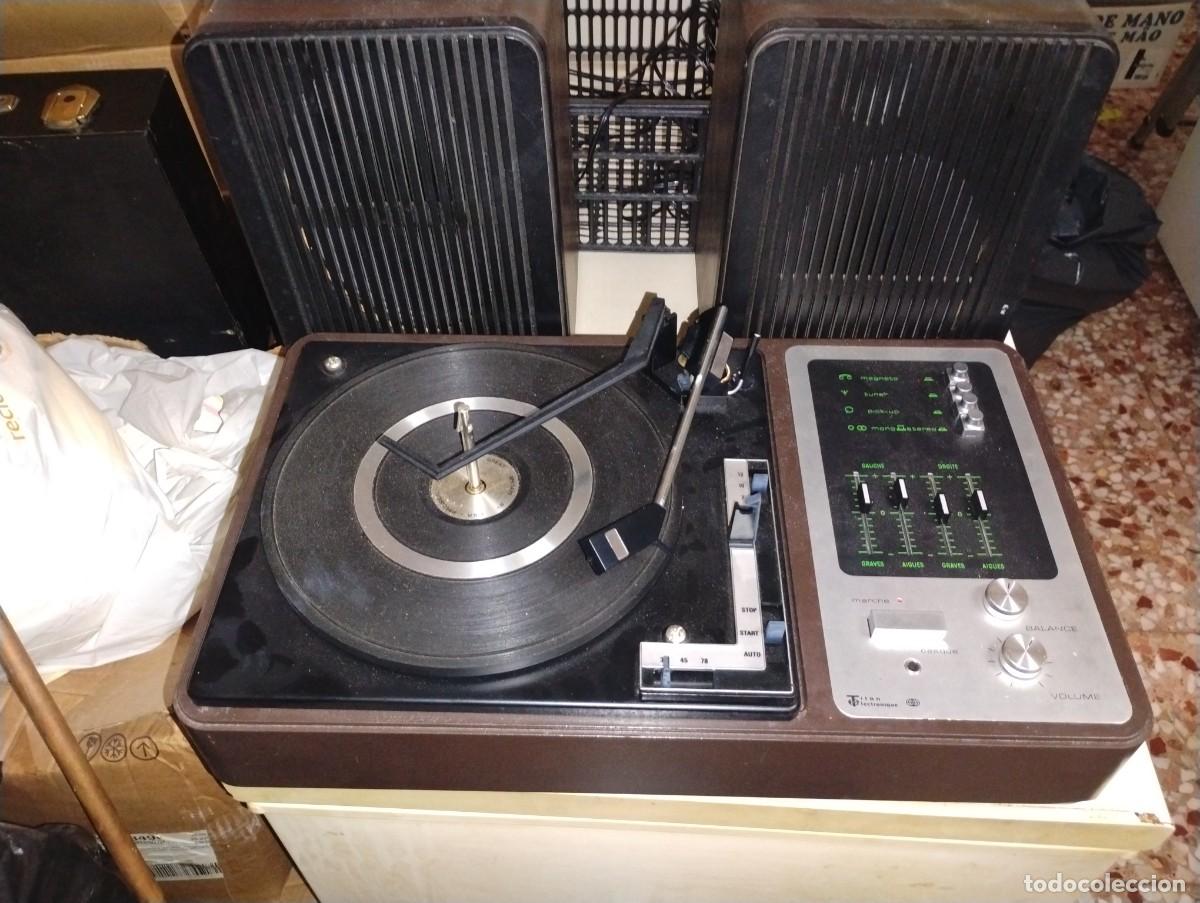 Radios antiguas: Tocadiscos Tit&aacute;n y altavoces incluidos - Foto 4